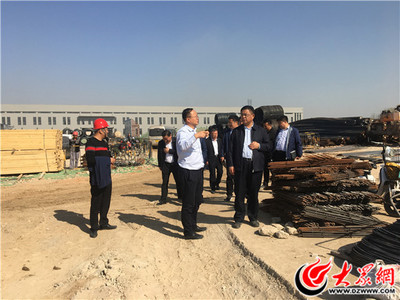 李國珍現(xiàn)場調(diào)度開發(fā)區(qū)棚改、工廠企業(yè)等重點項目